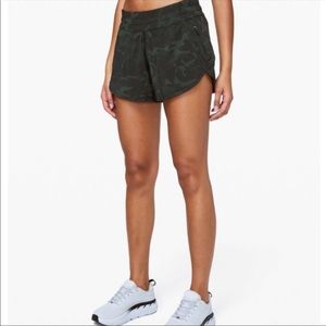 Lululemon Tracker V Short 4” Lined